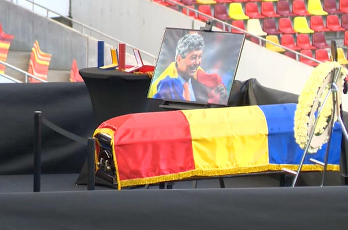 Mii de oameni la priveghiul lui Mircea Lucescu: imagini și filmul zilei » Sicriul va fi depus și mâine la Arena Națională