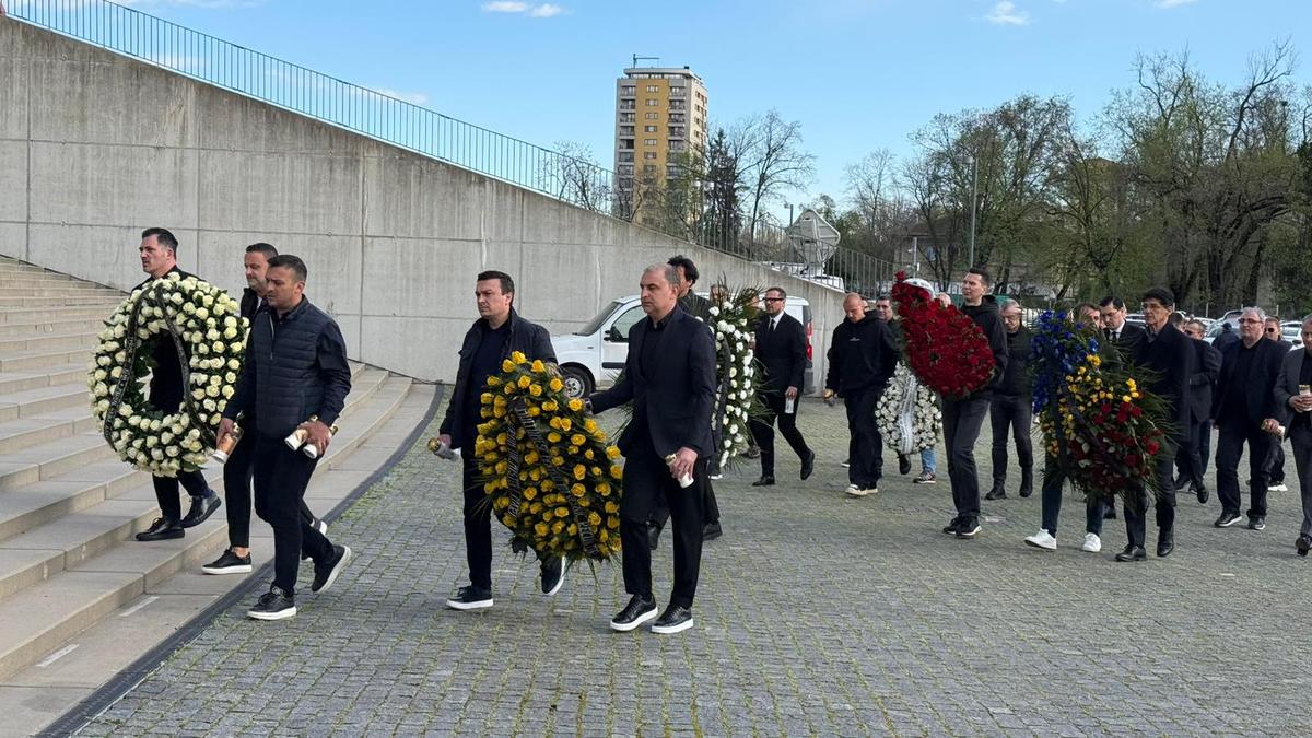 Sicriul cu trupul lui Mircea Lucescu, depus la Arena Națională
