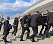 Mii de oameni la priveghiul lui Mircea Lucescu: imagini și filmul zilei » Sicriul va fi depus și mâine la Arena Națională