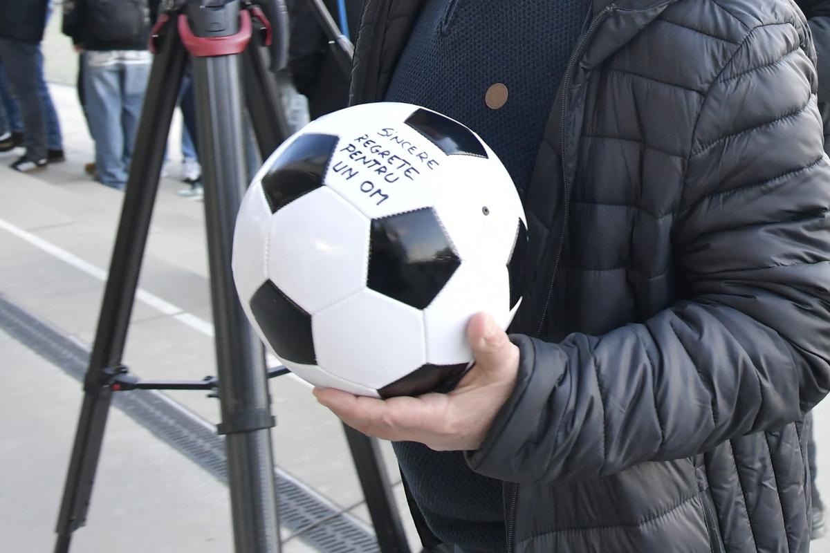 Cadre de Cristi Preda de la Arena Națională, unde a fost depus sicriul cu trupul lui Mircea Lucescu