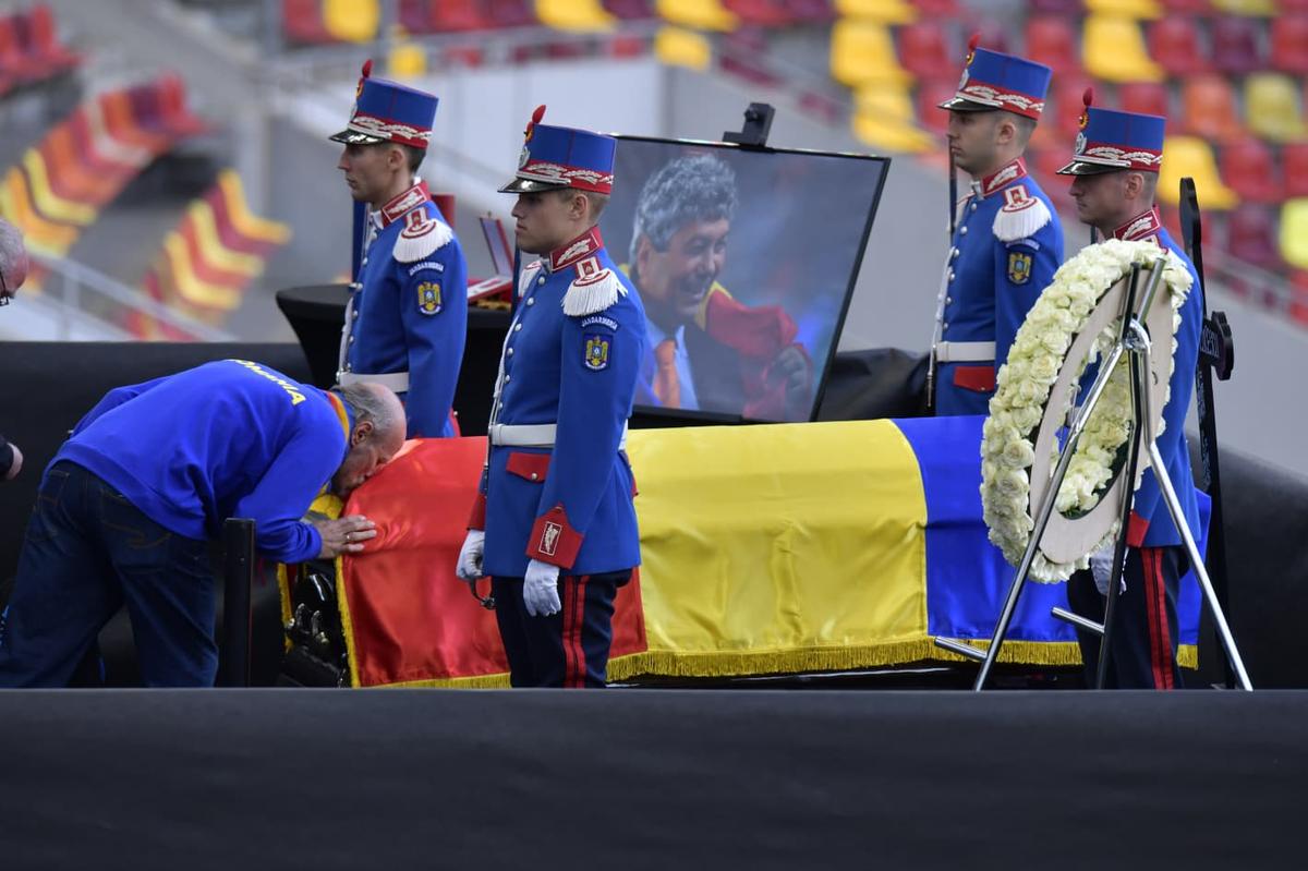 La priveghiul lui Lucescu, Gheorghe Hagi, cu vocea tremurândă: „Cel mai mare din toate timpurile!”