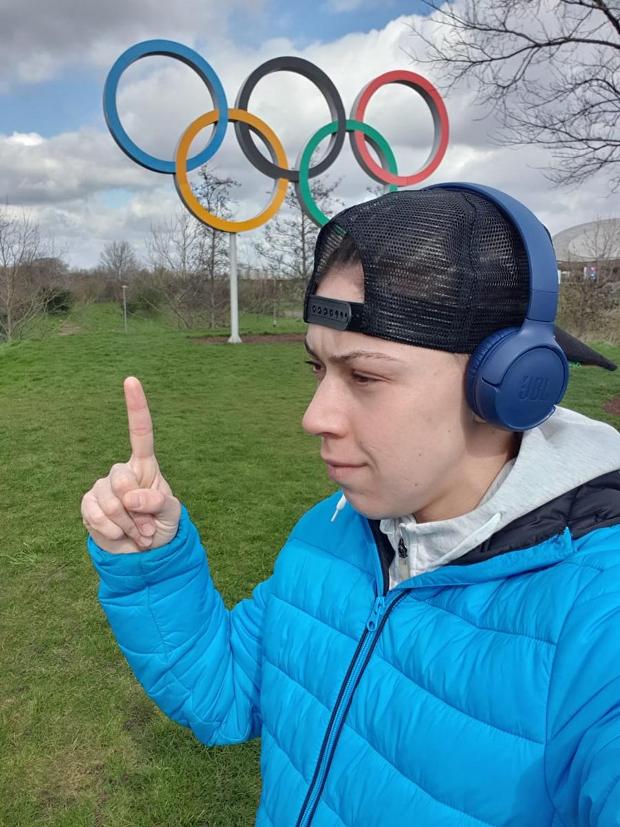 Claudia Nechita și însemnele olimpice Claudia Nechita se pregătește cu gândul doar la Tokyo » Coronavirusul a oprit sportul când era la o singură victorie de Jocurile Olimpice