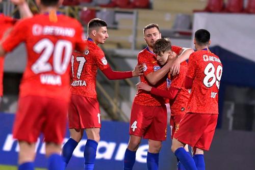 Adrian Șut ar putea fi indisponibil o perioadă îndelungtă. Sursă foto: Facebook FCSB
