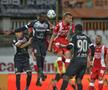 Penalty și eliminare în favoarea lui Dinamo în prima repriză » Jucătorul lui Hermannstadt, uimit de decizia arbitrului