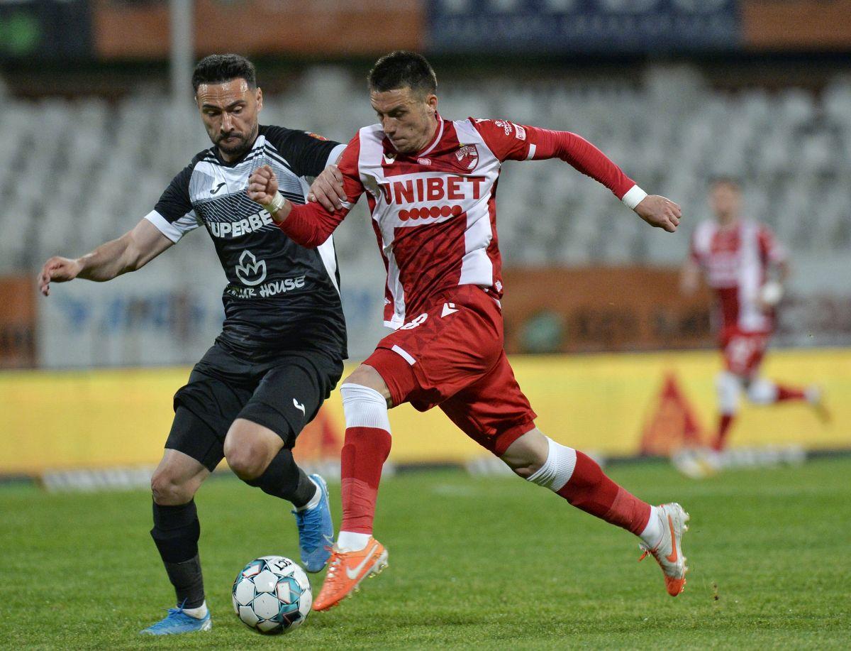 Penalty și eliminare în favoarea lui Dinamo în prima repriză » Jucătorul lui Hermannstadt, uimit de decizia arbitrului