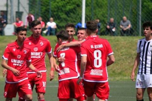 „Câinii” sunt la un pas de o nouă finală în Liga Elitelor U19 / Sursă foto: Facebook@ FC Dinamo Official