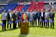 Momente speciale în Ghencea: Victor Pițurcă a dat lovitura de start la meciul Stelei + Eroii de la Sevilla, premiați la pauză