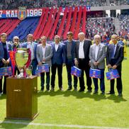 „Viteziștii” de la Sevilla au fost premiați la pauză, iar Peluza Sud le-a dedicat o scenografie aniversară / FOTO: Cristi Preda (GSP)