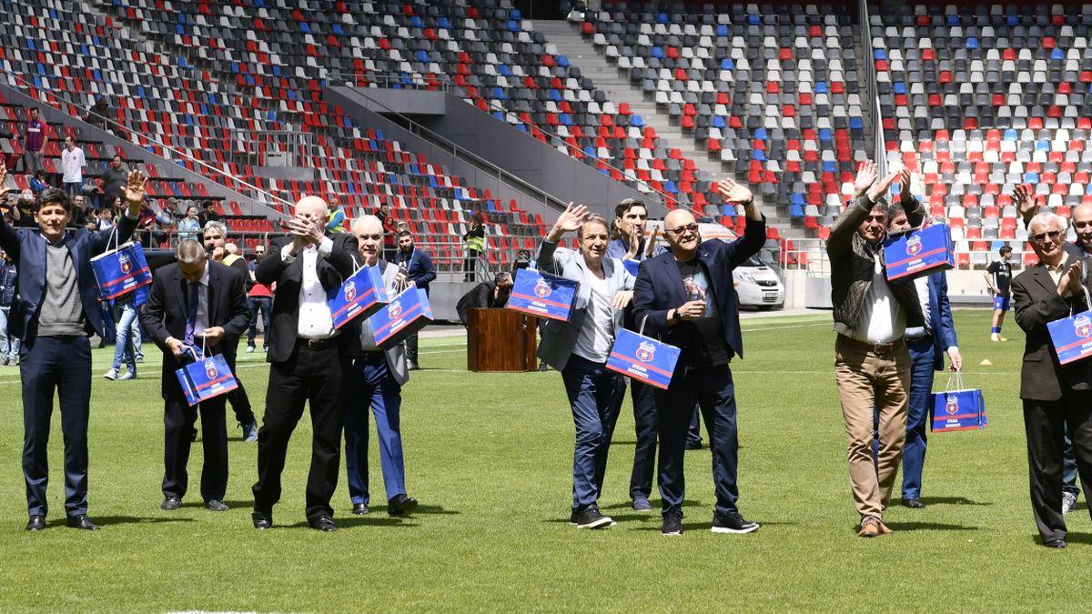Steaua nu-și uită eroii! Momente speciale în Ghencea, la 36 de ani după victoria de la Sevilla