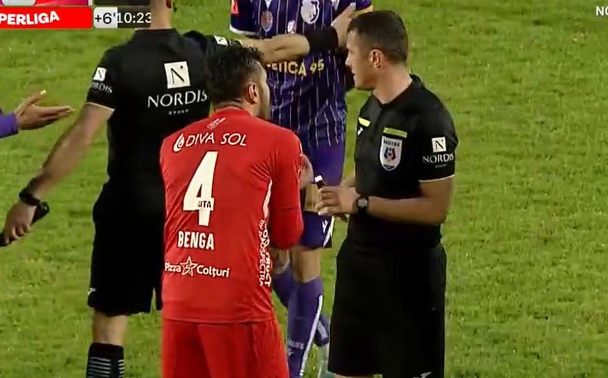 Rednic a vrut să scoată echipa de pe teren în FC Argeș - UTA Arad