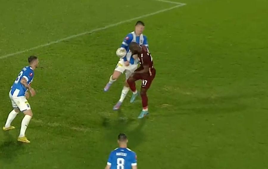 Adrian Porumboiu a analizat fazele litigioase din CFR Cluj - CSU Craiova și vorbește despre viciere de rezultat: „Punct. 100%! Nu sunt comentarii!” » Două decizii majore contra campioanei