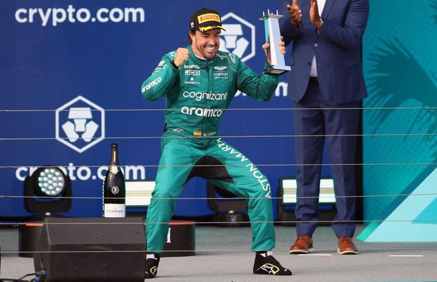 Fernando Alonso se uita la TV în timpul cursei de la Miami: „Nu venea nimeni din spate, iar aici erau ecrane uriașe” 