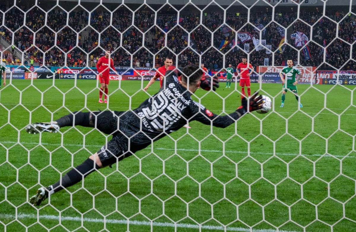 Fără el, FCSB ar fi ieșită din lupta la titlu! » Face cel mai bun play-off din carieră și e campionul InStat