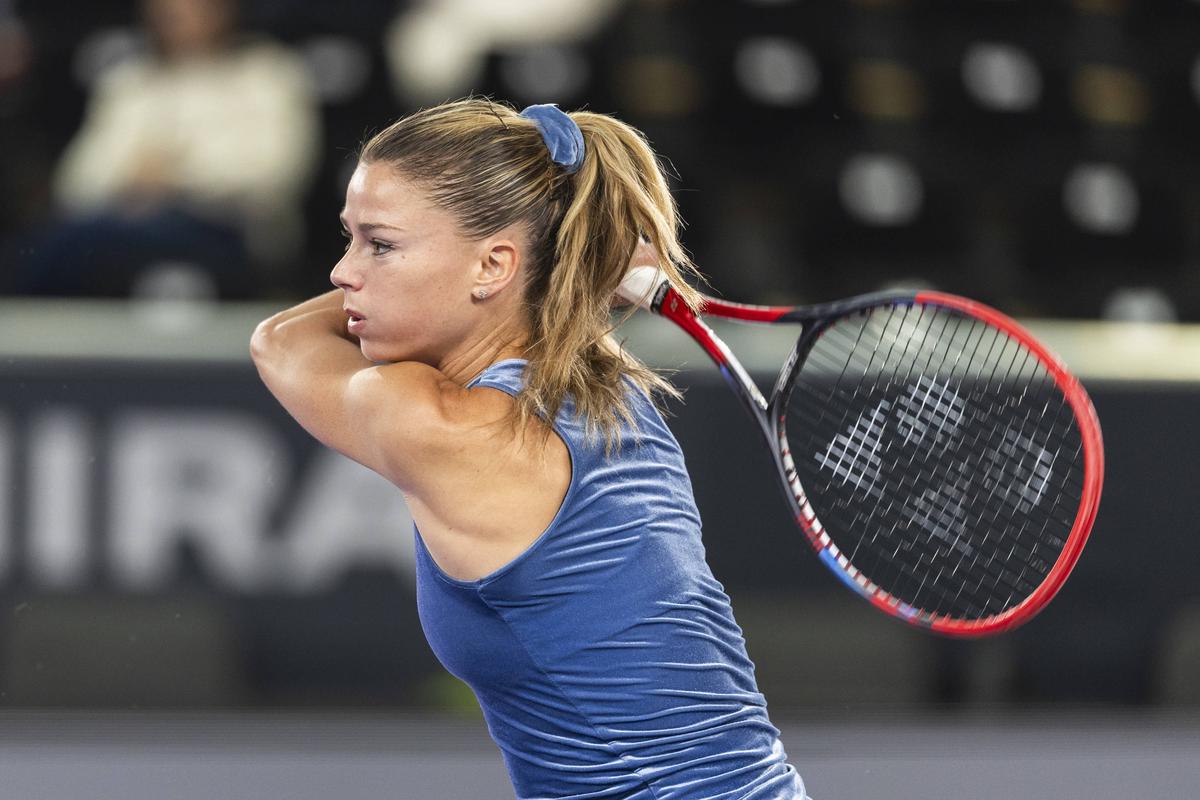 Acuzată că a dat țeapă Fiscului, Camila Giorgi s-a întors și a defilat într-o rochie transparentă pe covorul roșu