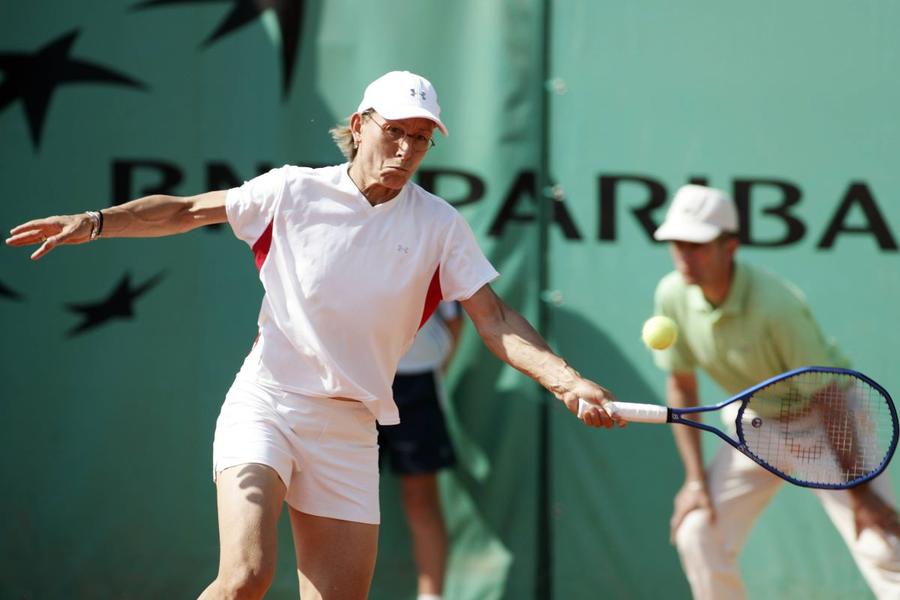 Martina Navratilova în acțiune la Roland Garros 2004 Foto: Imago ZERO șanse pentru Simona Halep la Roland Garros » Acordurile ferme care o interzic la Paris