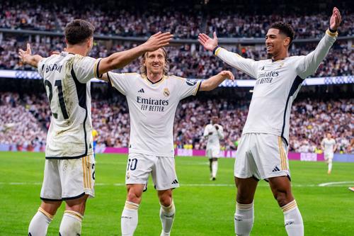 Bucuria jucătorilor blancos după succesul cu Cadiz care le-a adus titlul / Foto: Imago