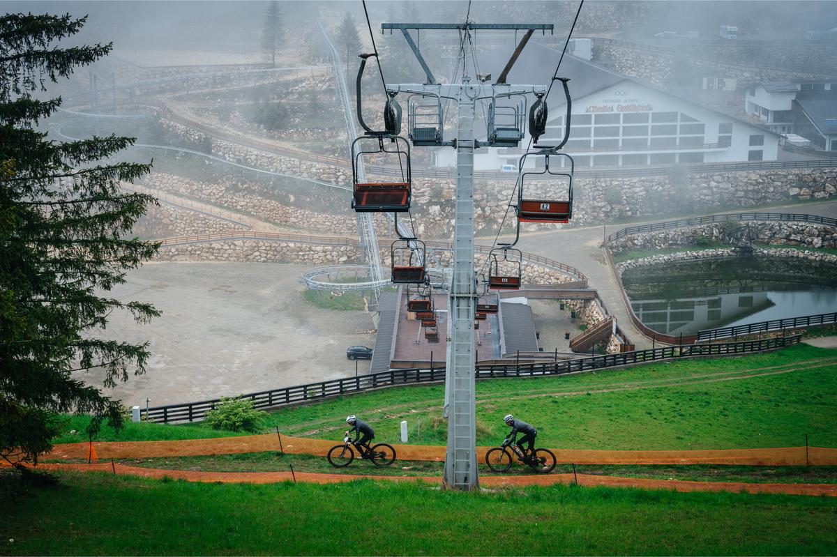 Capitala europeană a ciclismului off-road s-a mutat la Cheile Grădiștei » Au început Campionatele Europene de Mountain Bike
