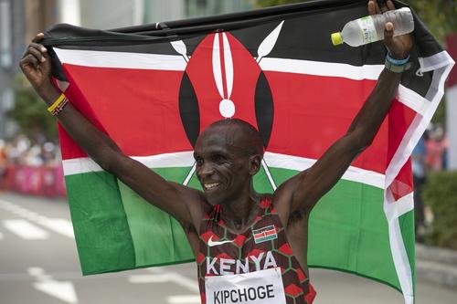 Eliud Kipchoge la finalul cursei din 2021 de la Tokyo FOTO Imago Images
