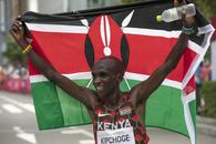 Eliud Kipchoge, dublu campion olimpic la maraton, a povestit în lacrimi cum a căzut victimă a abuzului online: „Am primit o mulțime de mesaje oribile”