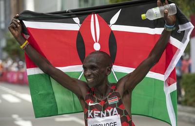 Eliud Kipchoge, dublu campion olimpic la maraton, a povestit în lacrimi cum a căzut victimă a abuzului online: „Am primit o mulțime de mesaje oribile”