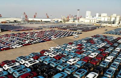 Cum rezistă UE? Ar trebui să pună taxe cu 50% mai mari pe mașinile din China