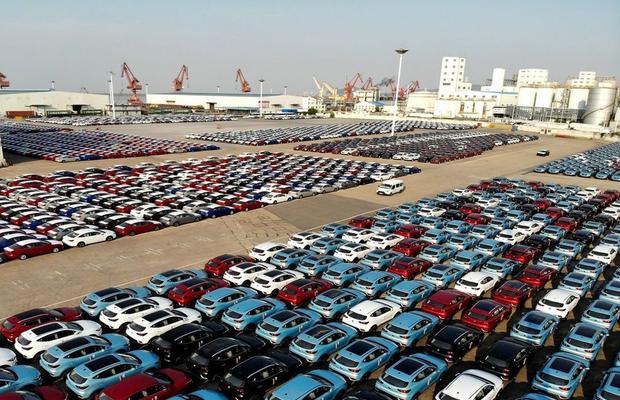 Cum rezistă UE? Ar trebui să pună taxe cu 50% mai mari pe mașinile din China