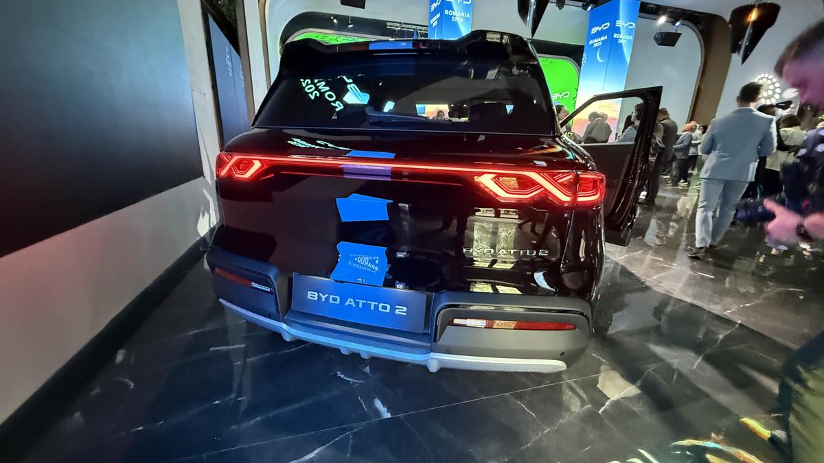 Liderul mondial în producția de automobile electrice s-a lansat oficial în România: două modele prin care vor să ia cu asalt piața auto internă