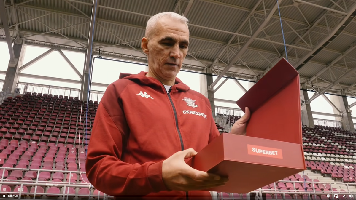 Tricoul lansat de Rapid în ediție limitată. Adrian Iecnsi protagonist