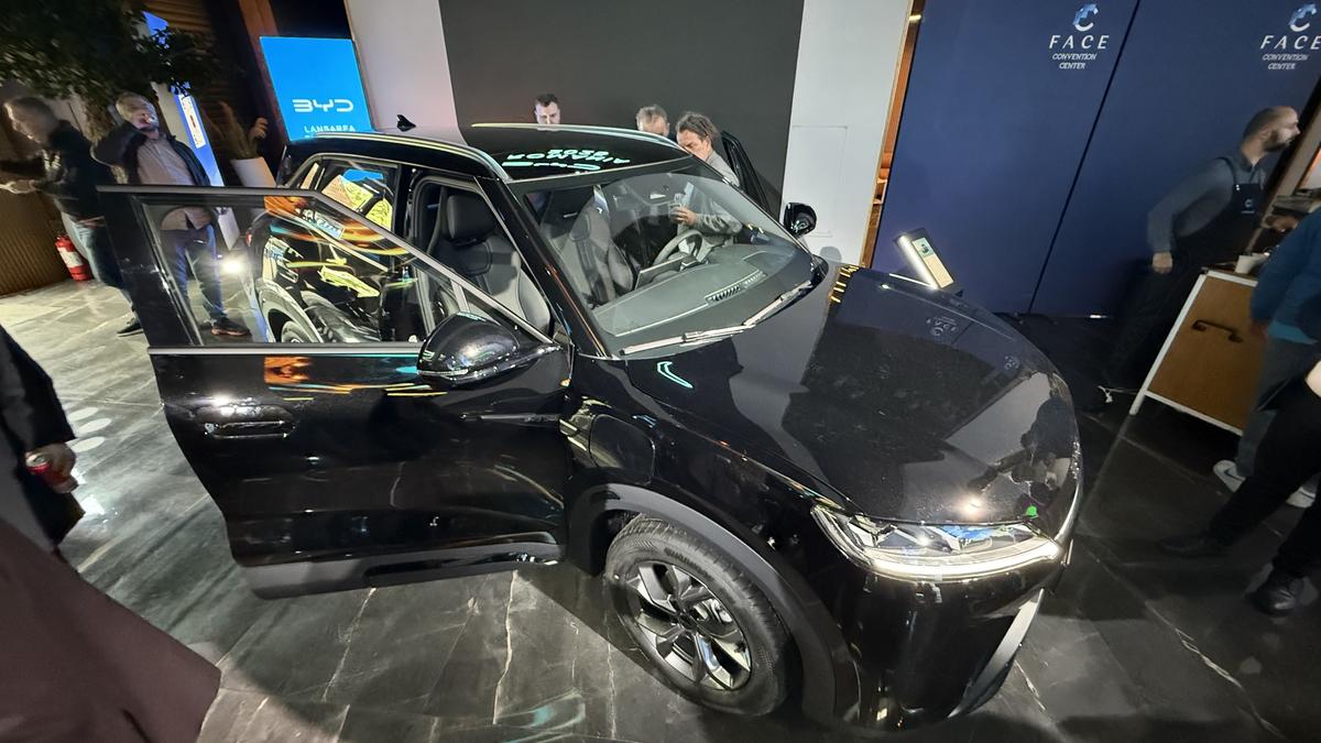 Liderul mondial în producția de automobile electrice s-a lansat oficial în România: două modele prin care vor să ia cu asalt piața auto internă