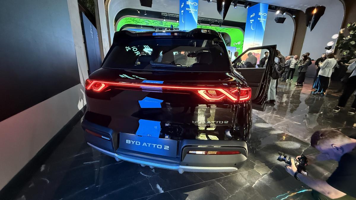 Liderul mondial în producția de automobile electrice s-a lansat oficial în România: două modele prin care vor să ia cu asalt piața auto internă
