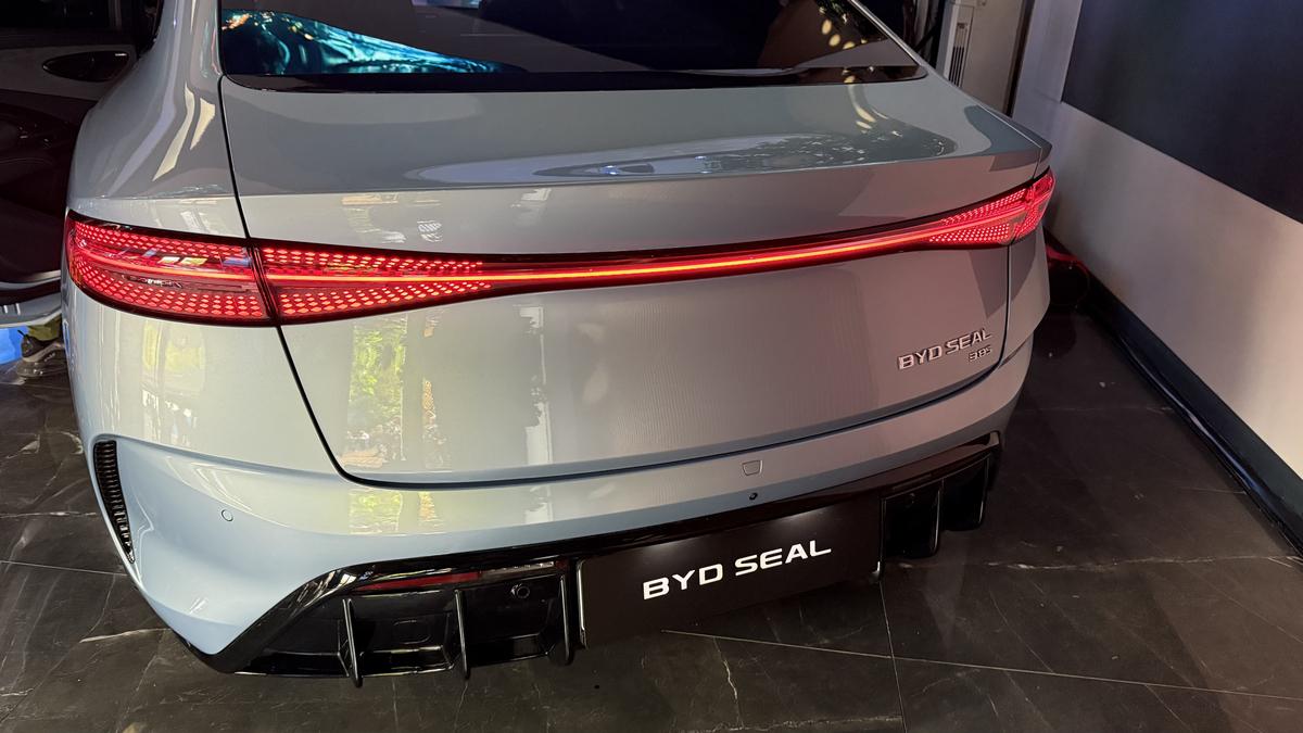 Liderul mondial în producția de automobile electrice s-a lansat oficial în România: două modele prin care vor să ia cu asalt piața auto internă