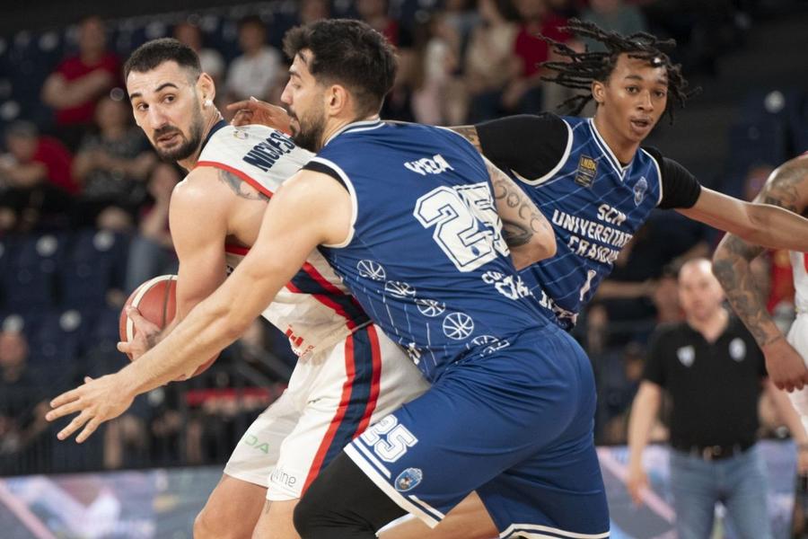 CSM Oradea vs. SCM U Craiova: 3-0/Foto: Facebook (CSM Oradea) CSM Oradea și U-BT Cluj-Napoca s-au calificat la pas în semifinalele Ligii Naționale » Tensiuni în seria dintre CS Vâlcea 1924 și FC Argeș Basketball