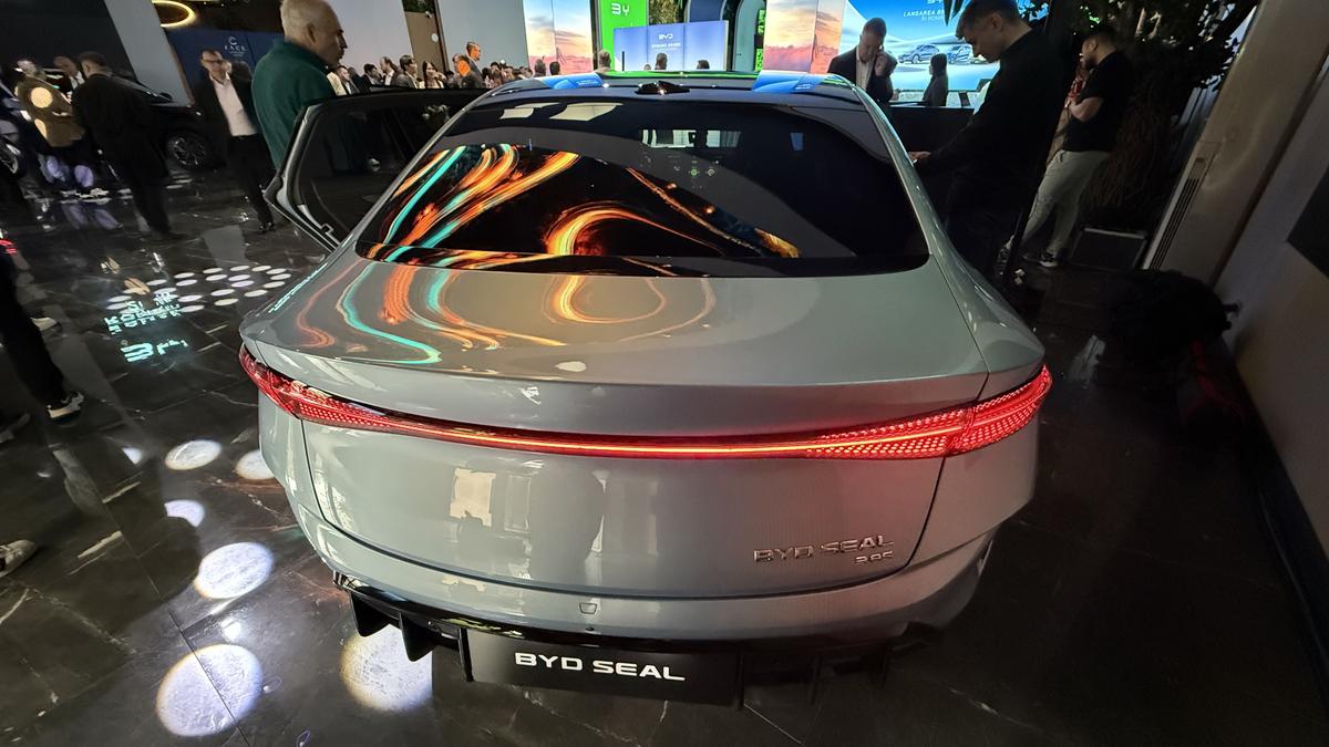 Liderul mondial în producția de automobile electrice s-a lansat oficial în România: două modele prin care vor să ia cu asalt piața auto internă