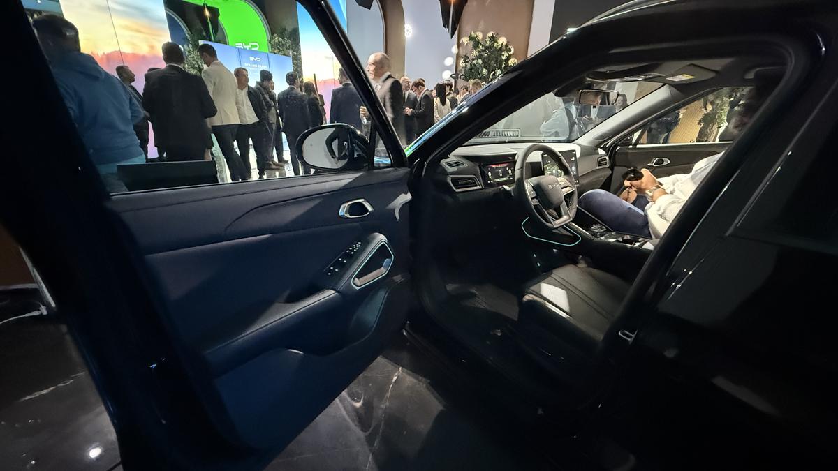 Liderul mondial în producția de automobile electrice s-a lansat oficial în România: două modele prin care vor să ia cu asalt piața auto internă