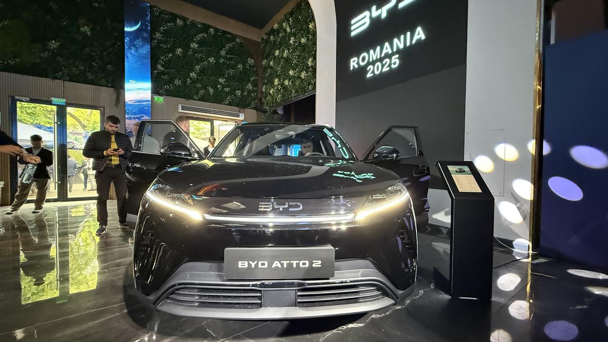 Liderul mondial în producția de automobile electrice s-a lansat oficial în România: două modele prin care vor să ia cu asalt piața auto internă