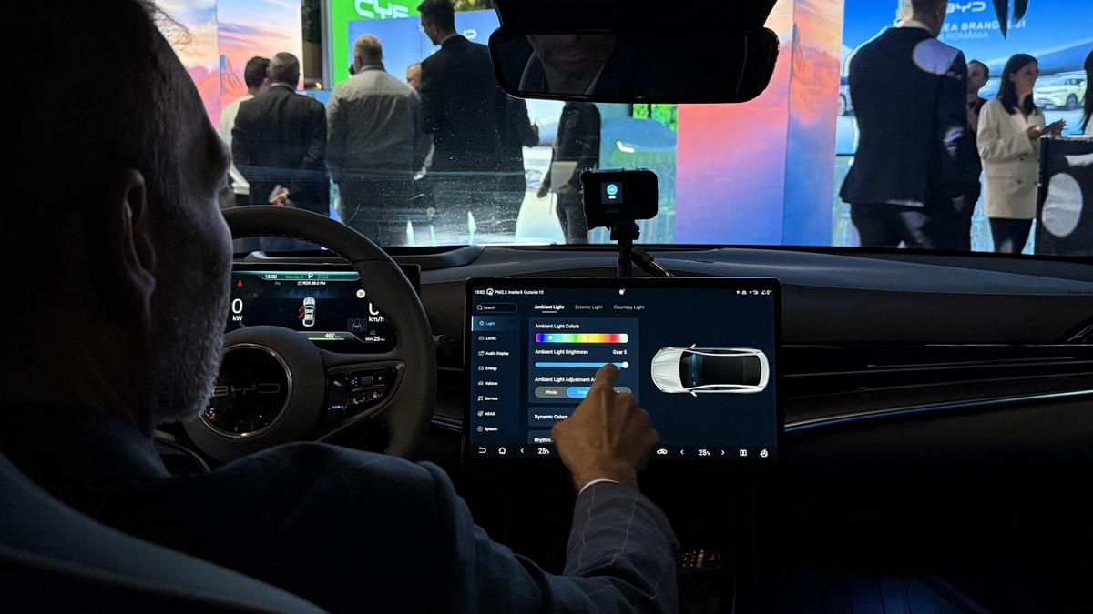 Liderul mondial în producția de automobile electrice s-a lansat oficial în România: două modele prin care vor să ia cu asalt piața auto internă
