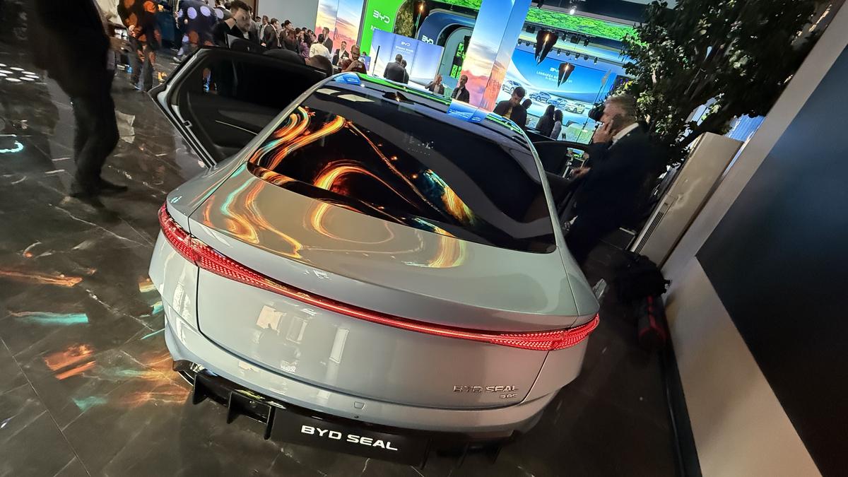 Liderul mondial în producția de automobile electrice s-a lansat oficial în România: două modele prin care vor să ia cu asalt piața auto internă