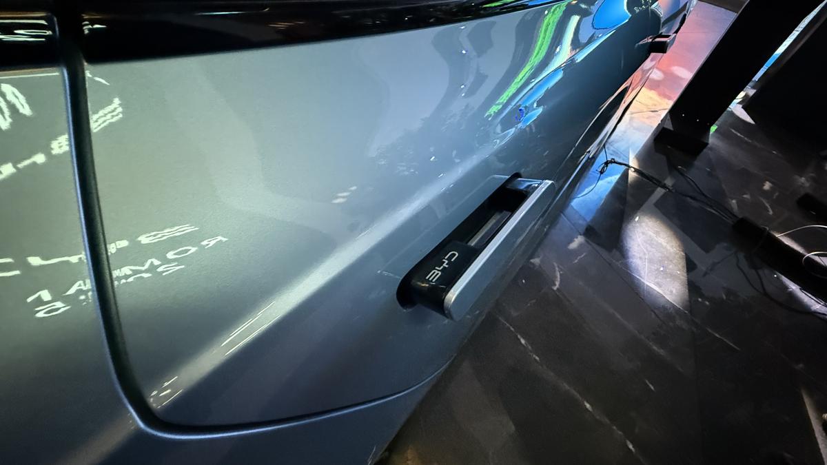 Liderul mondial în producția de automobile electrice s-a lansat oficial în România: două modele prin care vor să ia cu asalt piața auto internă