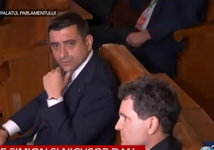 Prima dezbatere între George Simion și Nicușor Dan / FOTO: Capturi TV @Antena 3
