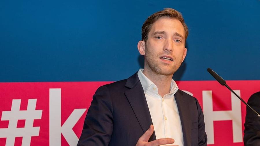 Politicianul CDU Lukas Kilian a venit cu ideea schimbării laiu pauză a arbitrilor care greșesc Incredibil! După eliminarea lui Bayern, un politician cere schimbarea arbitrilor la pauză!