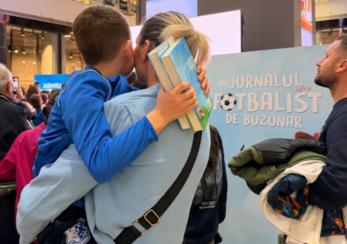 Alec Blenche la lansarea cărții sale „Jurnalul unui fotbalist de buzunar”, volumul 2: „Serenade, salate și surprize”