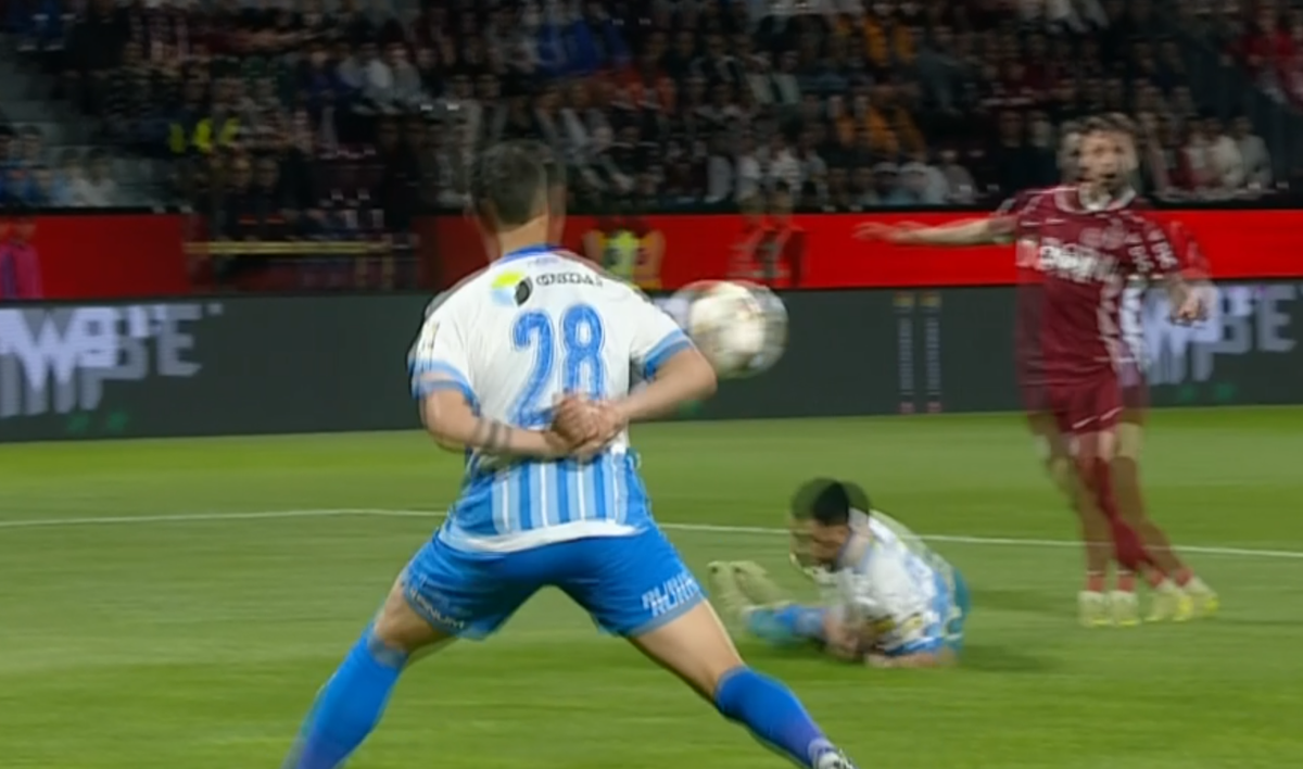 UniVARsitatea! » Faza controversată de la CFR Cluj - Craiova: ardelenii au cerut penalty, dar a fost anulat pentru un ofsaid greu observabil