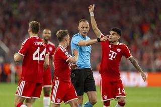 Incredibil! După eliminarea lui Bayern, un politician cere schimbarea arbitrilor la pauză!