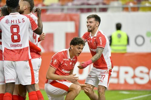 Matteo Duțu (centru), în Dinamo - Rapid // FOTO: GSP.ro