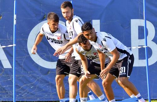 Dinamo a început în această dimineață ciclul de antrenamente pentru a pregăti reluarea campionatului după trei luni de suspendare din cauza pandemiei de COVID-19.
