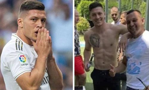 Luka Jovic, atacantul sârb al lui Real Madrid, a uitat de distanțarea socială și s-a afișat cu prietenii la barbecue. „Galacticii” s-au enervat și că singurul accidentat din lot nu respectă programul de refacere.