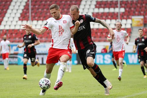 Stipe Vucur, în alb, noul transfer făcut de FCSB // FOTO: Imago