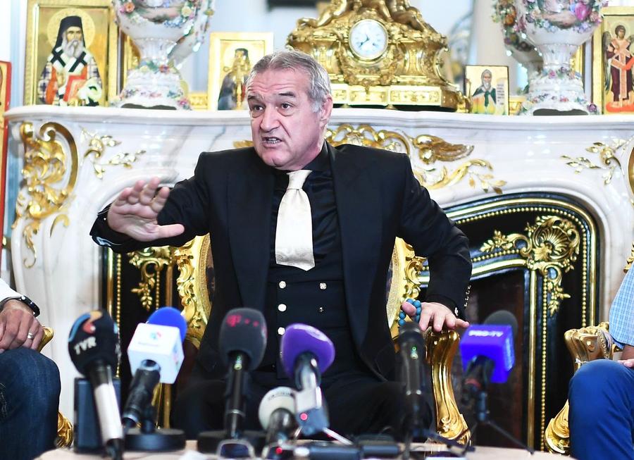 Gigi Becali, patronul celor de la FCSB, foto: GSP Fostul atacant al FCSB dă tot din vestiar: „Auzeam cum vibrează telefonul pe bancă! Becali urla la jucători” + Tacticile de bullying de la FCSB