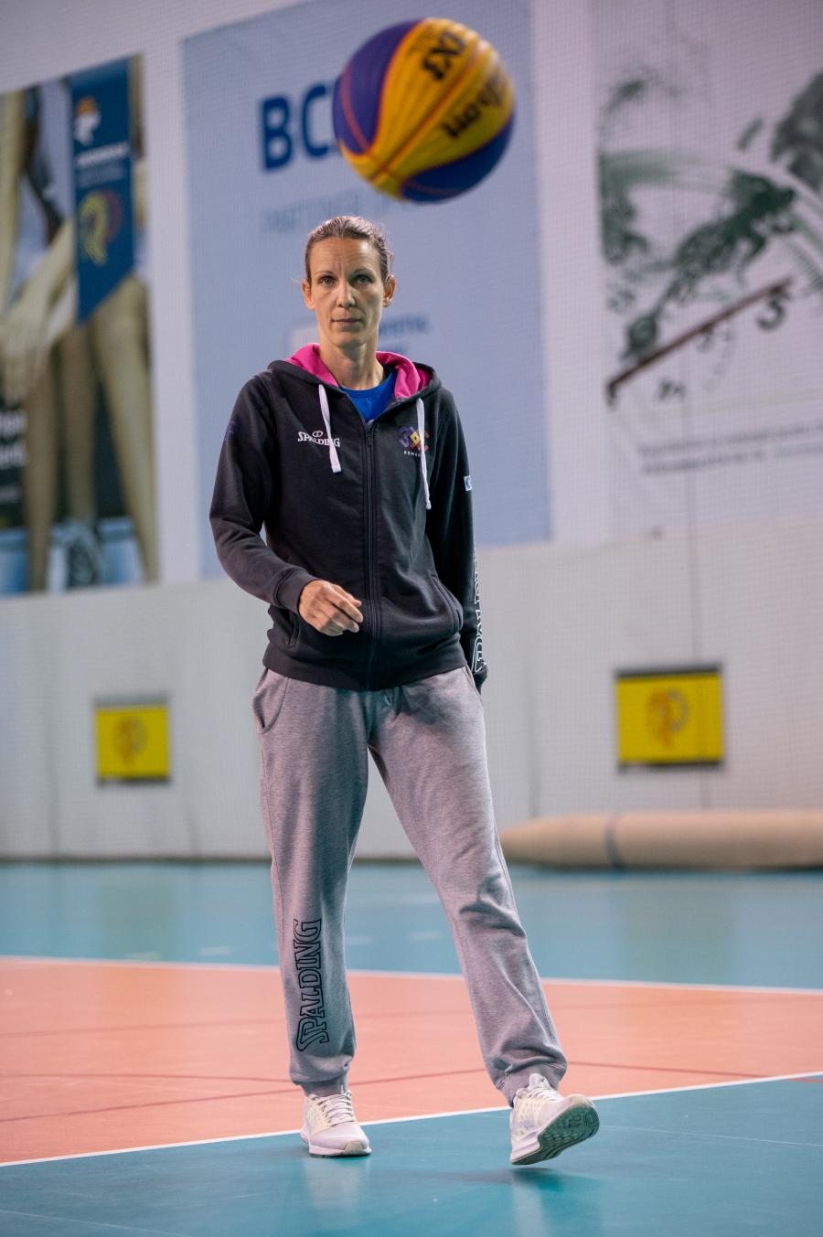 Tatiana Gallova în sală la Izvorani FOTO Raed Krishan Trudă sub panou » Cum se pregătesc jucătoarele României pentru Jocurile Olimpice de la Tokyo