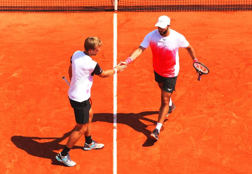 Dublul Tecău-Krawietz a pierdut meciul din „sferturile” Roland Garros 2021 cu columbienii Cabal și Farah, 2-6, 7-6 (3), 5-7 după o luptă dură, în timpul căreia s-a văzut că sud-americanii sunt o echipă în adevăratul sens al cuvântului.